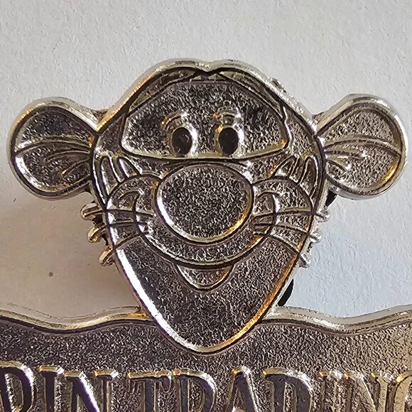 DISNEY Pin Trading ~ Shanghai Resort ~ Pin Trading Fun Day ~ Tigger ~ 2017 ~ A1 - Picture 2 of 13